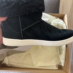 Women’s Uggs Size 10