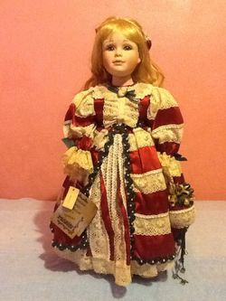 1997 ' Ashley ' Signature Series Collection Doll