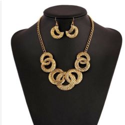 Circle Links Earrings & Necklace Set