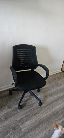 Black Mesh Office Chair with Armrests