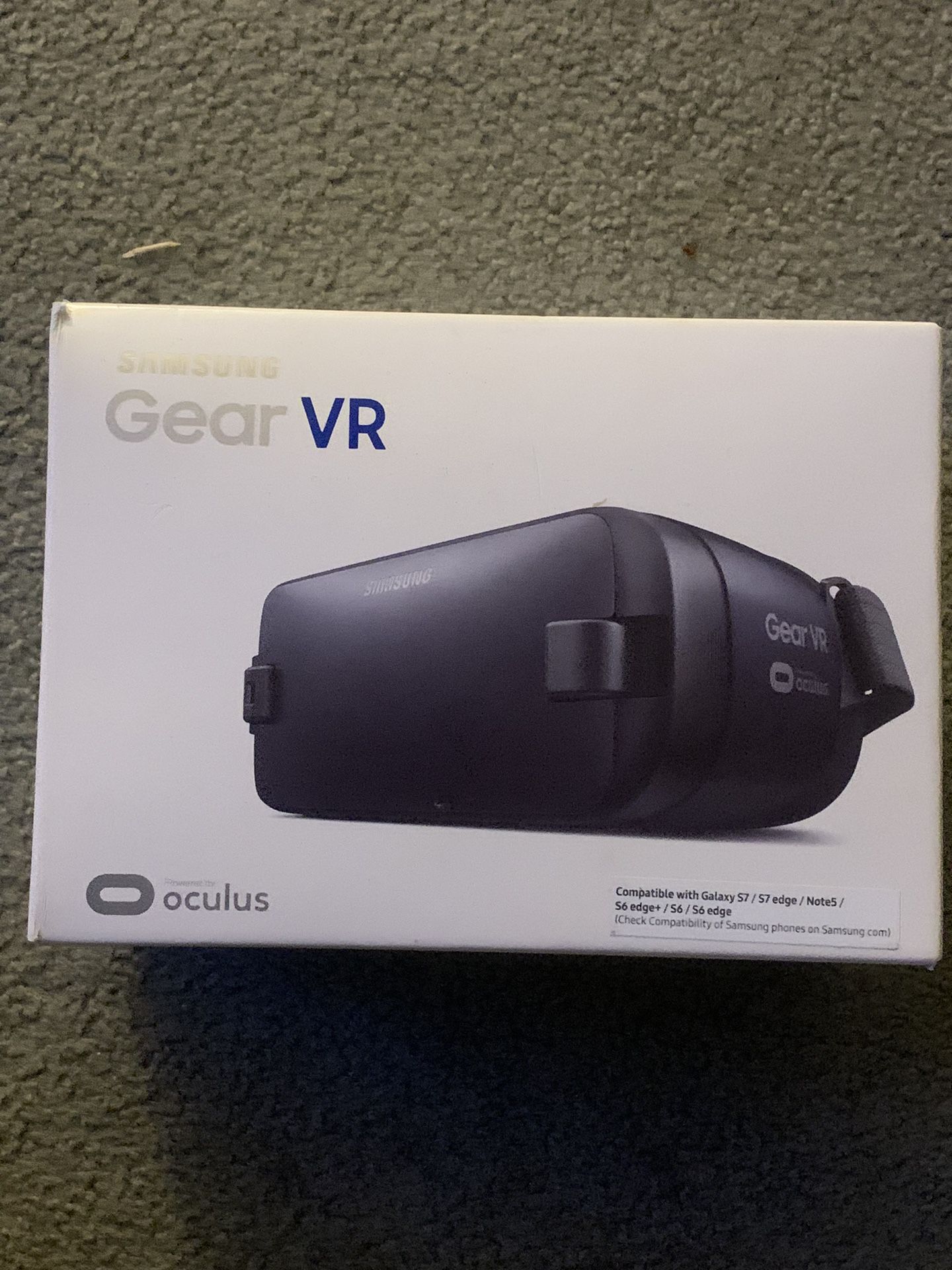 Samsung Gear VR w/Controller - US Version - Discontinued by Manufacturer
