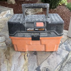 SHOP VAC (RIDGID VACCUM CLEANER 4.5Gal)