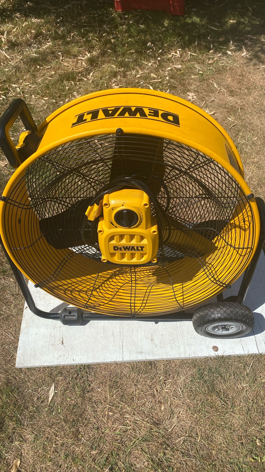 Dewalt Fan. 24”. Model DXF2490