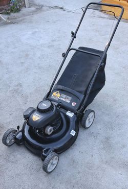 MTD yard machine push lawnmower with bag