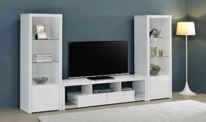 White modern entertainment set
