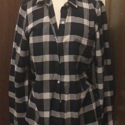 GAP FITTED BOYFRIEND STYLE  BLACK & WHITE LARGE CHECKERED WOMEN’S SHIRT