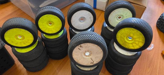 Pro line buggy tires 17mm hex aka