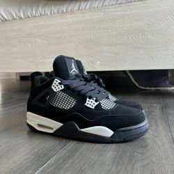 Jordan 4 “White Thunder”