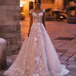 Brand New Never Worn Wedding Dress