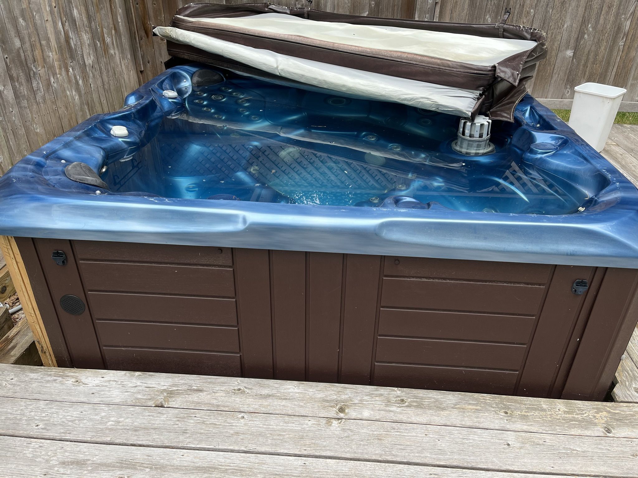 FREE - Healthy Living Hot Tubs 7.5 by Master Spas