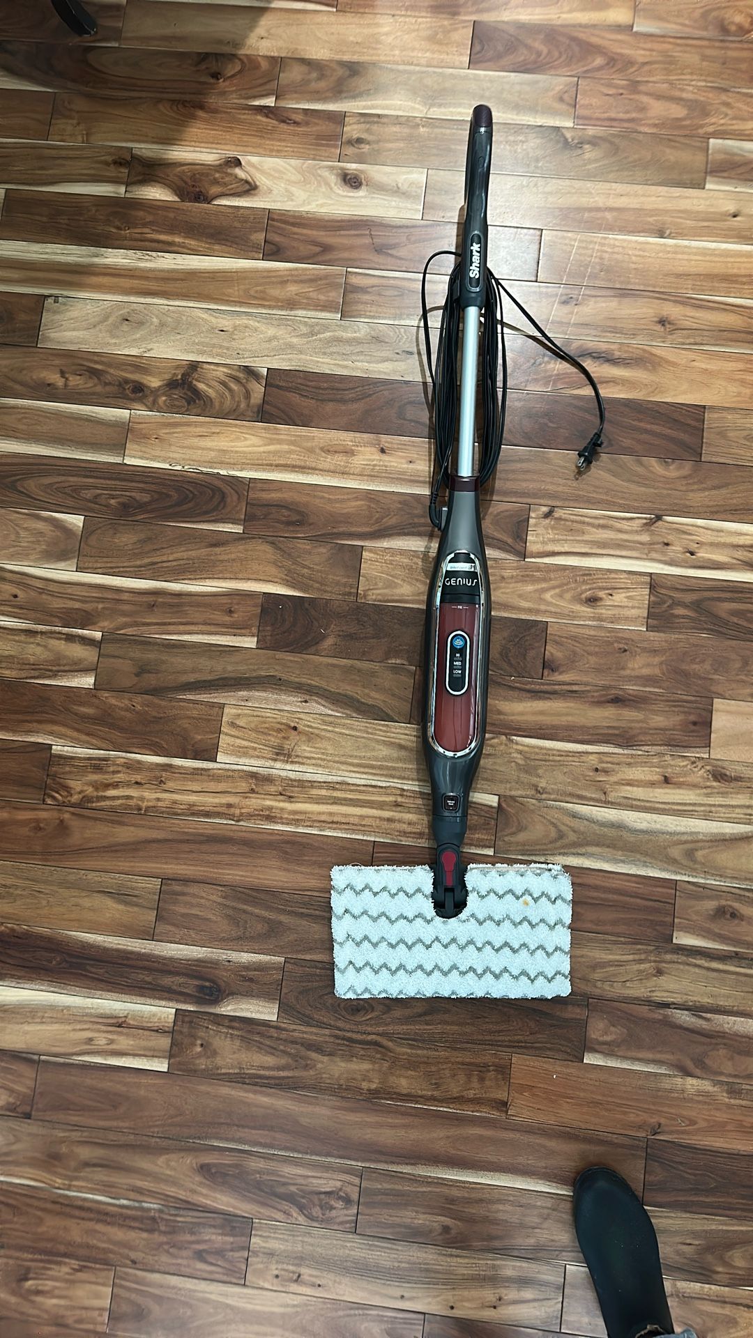 Shark Genus Steam Mop With 7 Washable Pads 