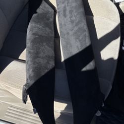 99-06 GMC CHEVY Black Suede Pillars 