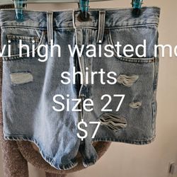 Women's Levi High Waisted Mom Shrts Size 27