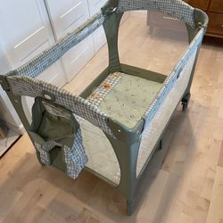 Graco Pack N Play Bed, Bassinet, Playpen and Changing Table