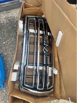 Selling an original (OEM) GMC front grille with a beautiful chrome finish.