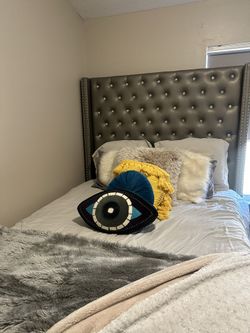 Rhinestone Tufted Queen Bed