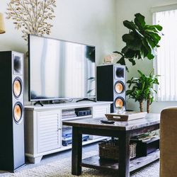 -Klipsch audio R-820F Floorstanding Speakers with Powergate in perfect condition!