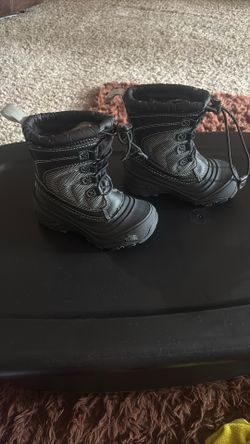 NORTH FACE TODDLER BOOTS SIZE 10