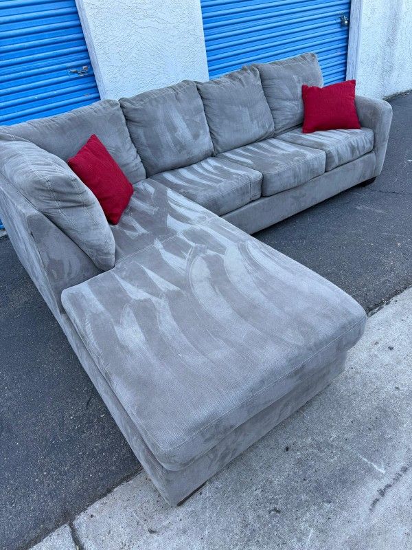 Beautiful Sectional Couch Gray 🛋,  Very Nice 🛋 