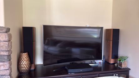 Large Flat Screen Samsung TV