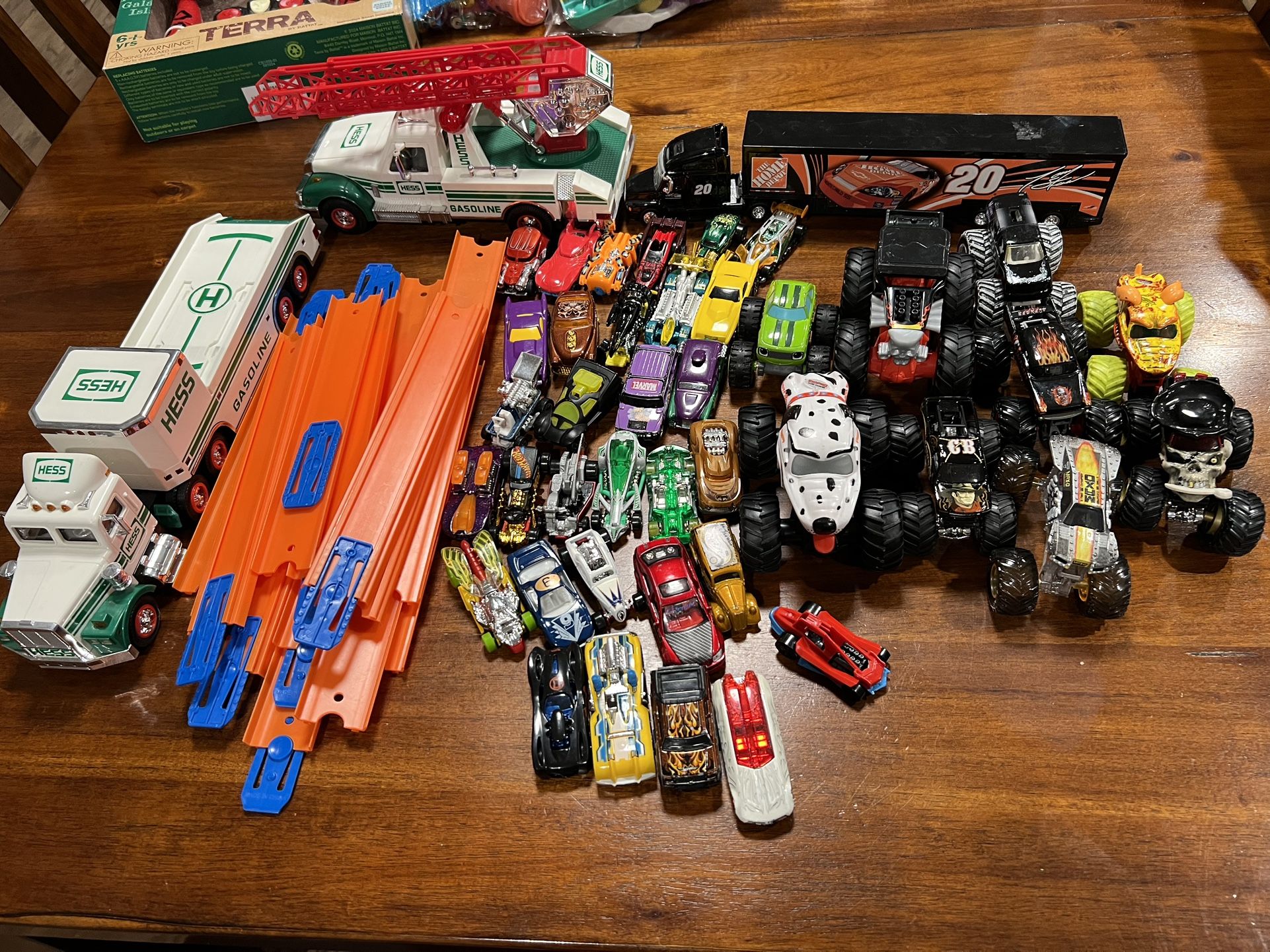 Hot wheels, Hot Wheel Tracks, Monster Trucks & Tech Deck
