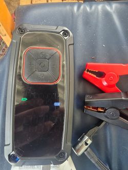 Car/truck jump starter with air pump