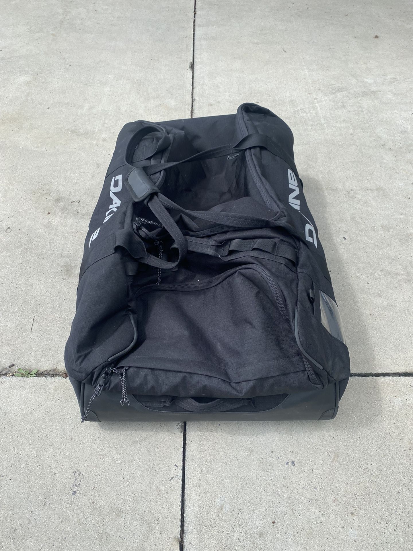 Dakine Torque Duffle 125L Bike Sports Travel Bag Black w/ Changing