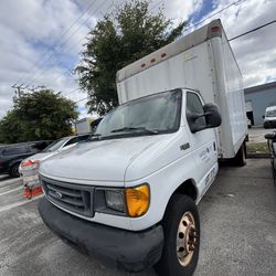 Ford E350 Super Duty Diesel 2005