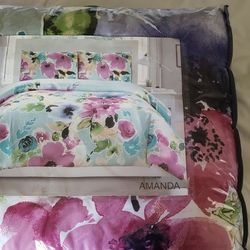 Bedspread Queen/Full $20