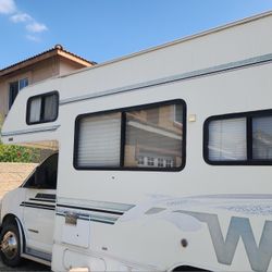 2001 Chevrolet Chassis G3500 Winnebago