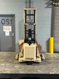 Crown Electric Pallet Jack / Walkie Stacker – Works Like New