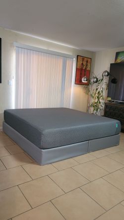 VERY NICE LIKE NEW KING SIZE TUFT AND NEEDLE MINT MATTRESS AND BOXSPRINGS FOR SALE! IN GREAT CONDITION, FREE DELIVERY
