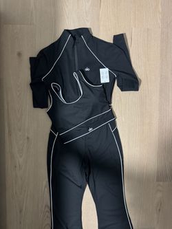 Alo Yoga 3-Piece Athletic Set