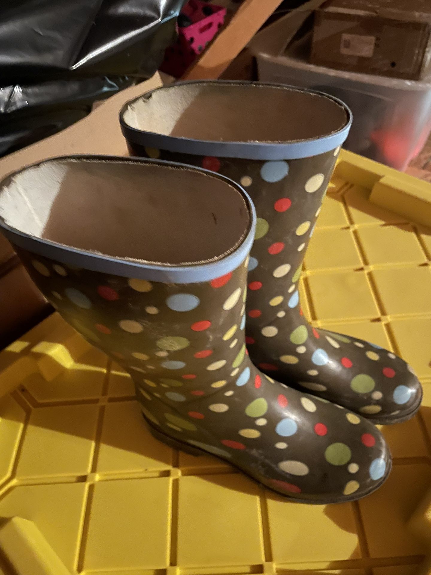 Women’s Size 6 Rain Boots 
