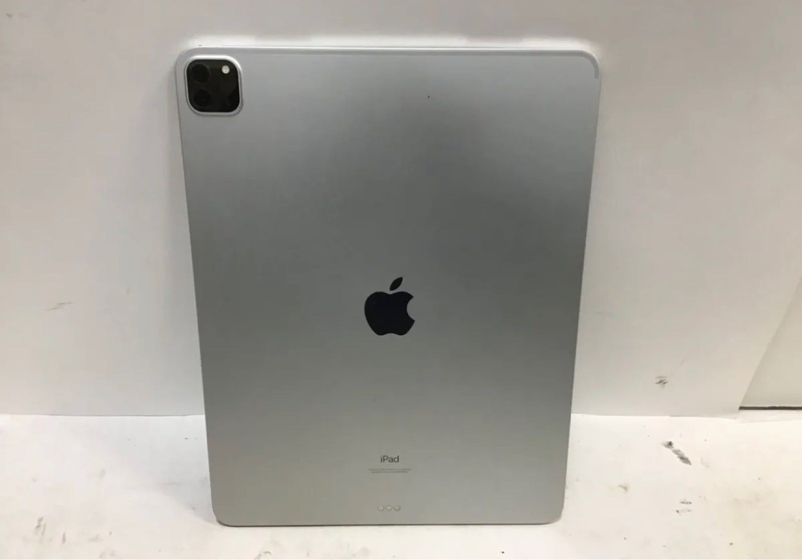 Apple iPad Pro 5th Generation 128 GB in Silver