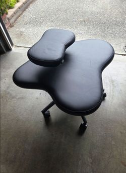 Black Leather Ergonomic Rolling Stool