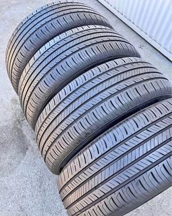 225/60/16 Hankook Selling a set of 4 tires in excellent condition 🫡