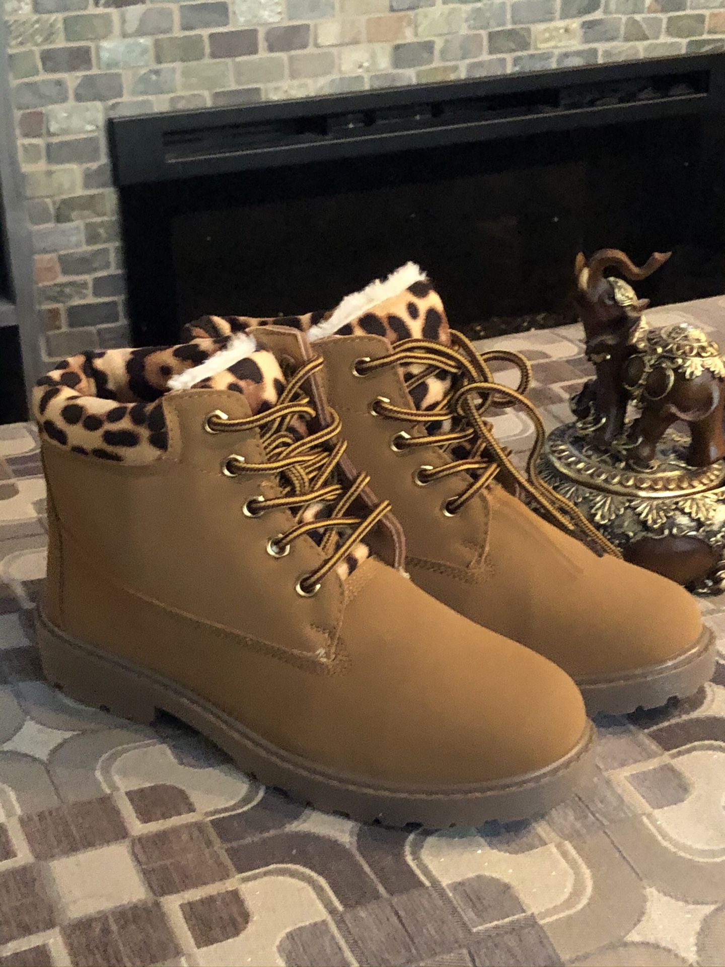 Girls boots size 1-2-3-5