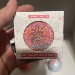 JOON x MOON 3.7. O2 104 C REVITALIZE BATH BOMB Lot 