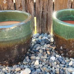 Like New 2 × Ceramic Flower Pots
H-7.5"×W-8.5" , H-7"×W-6.5"