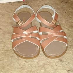 New Women's Salt Water Sandals In Rose 🌹 Gold Color!