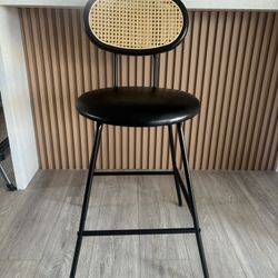 black chairs 