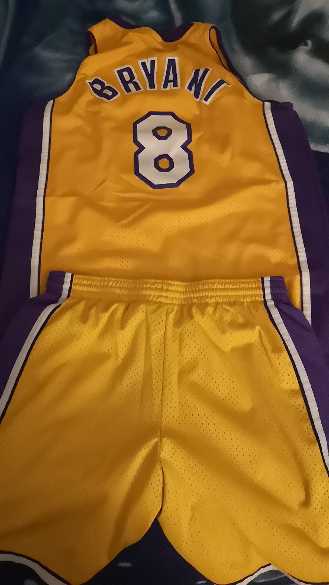 REBOOK VINTAGE COLLECTORS Kobe Jersey and Shorts Size L