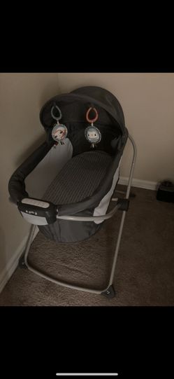 Fisher Price Soothing Projection Bassinet