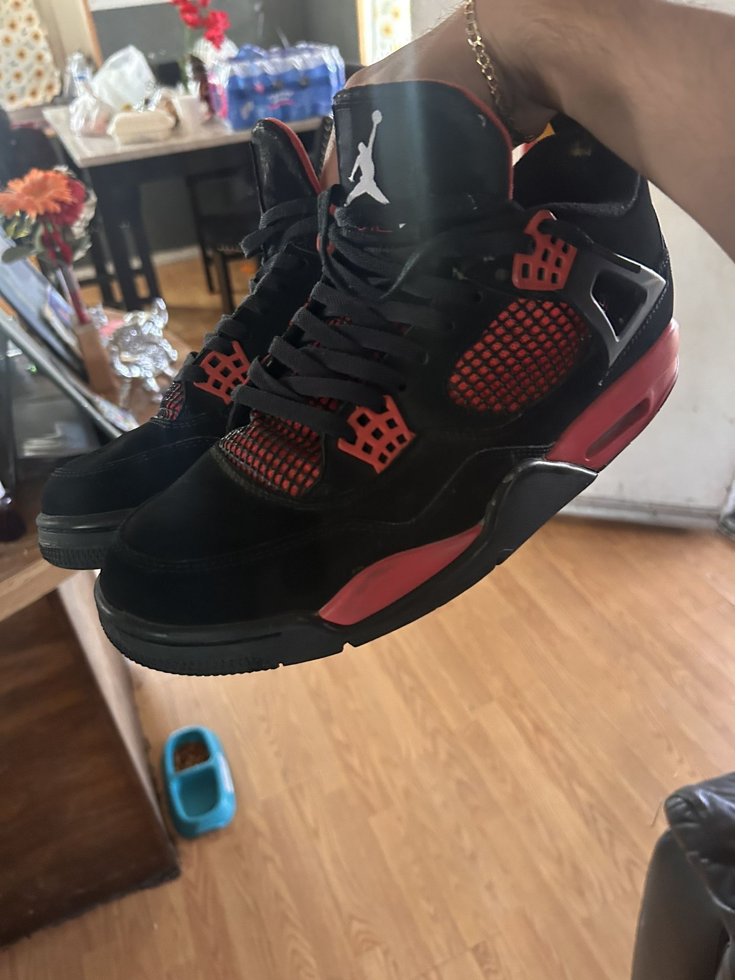 Jordan 4 Red Thunders ( Read The Full Description Won’t Respond To Questions)