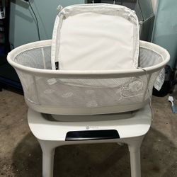 4 moms bassinet 