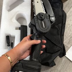 6-inch mini handheld lithium battery chainsaw (black-4inch+1*battery)  Used for Cutting Wood and Pruning Tree Branches