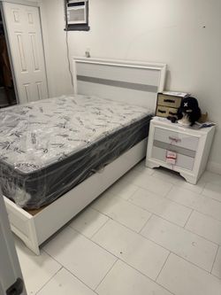 New Bedroom set 4 PCs