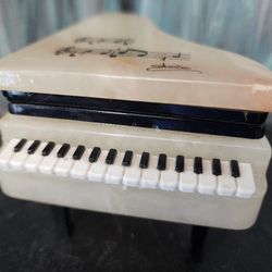 Darling Alabaster? Piano Trinket box