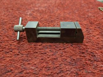 Miniature machinist vise